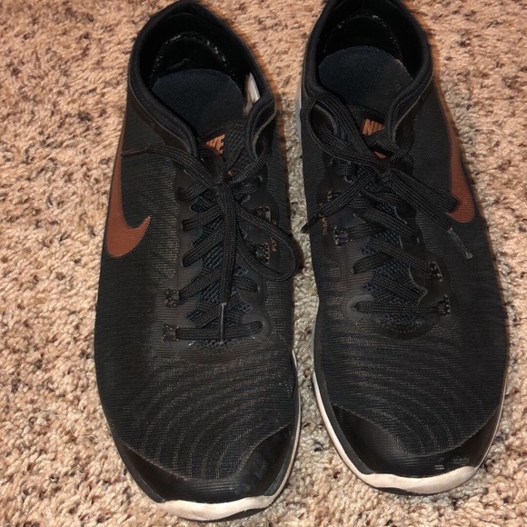 Nike Shoes - Nike Tennis Shoes - hardly worn!